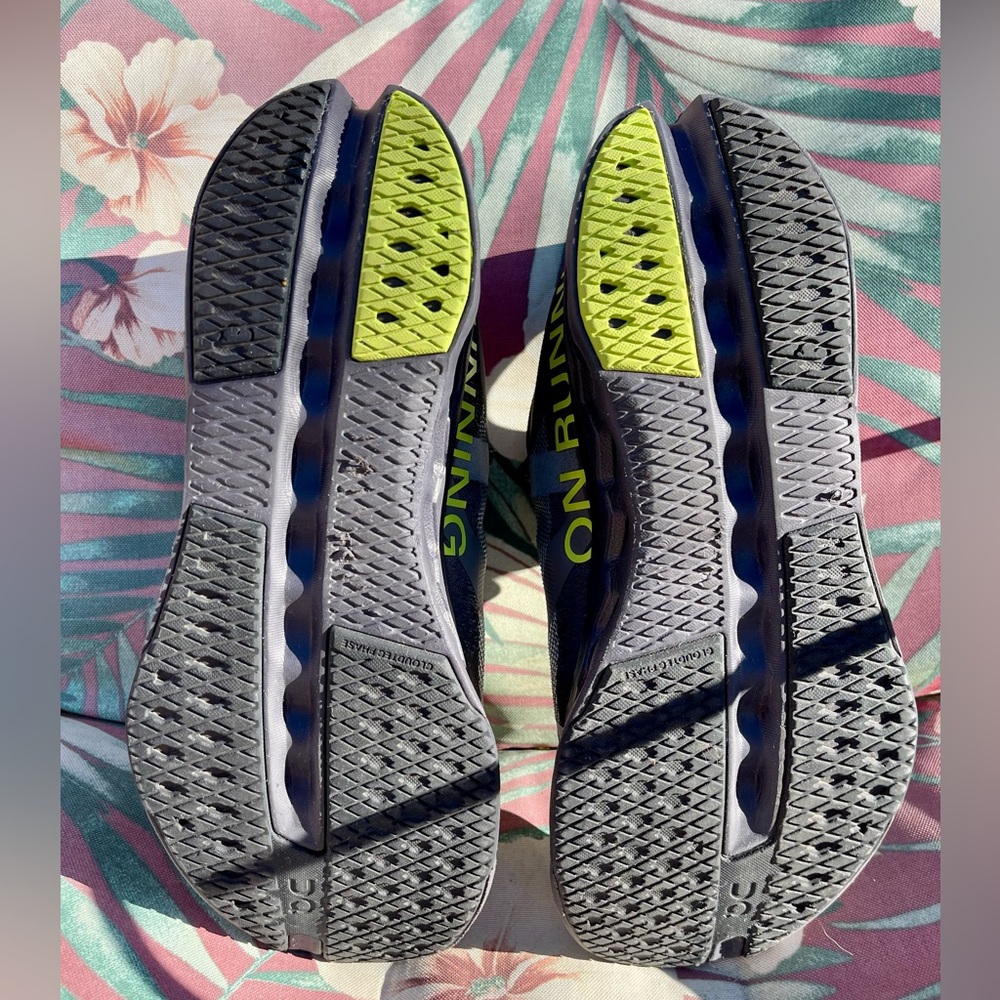 Black OnCloud Sneakers W10 - Picture 3 of 7